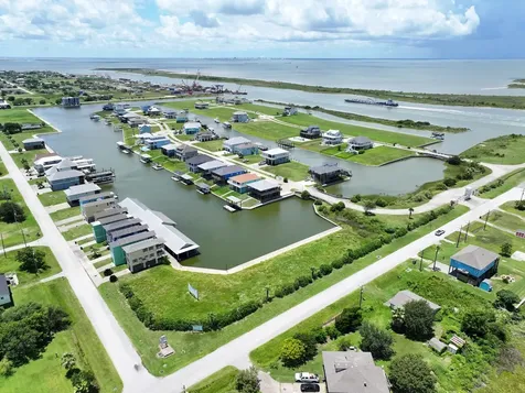 2207 Nelson Avenue Port Bolivar TX 77650