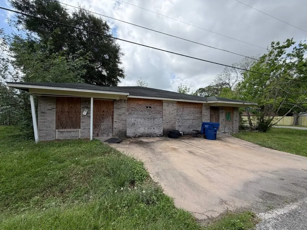 1300 Lois Street Bay City TX 77414