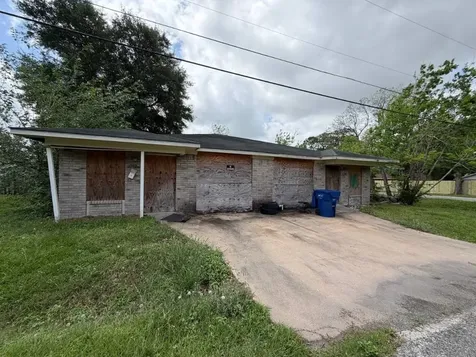 1300 Lois Street Bay City TX 77414