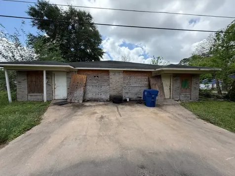 1300 Lois Street Bay City TX 77414