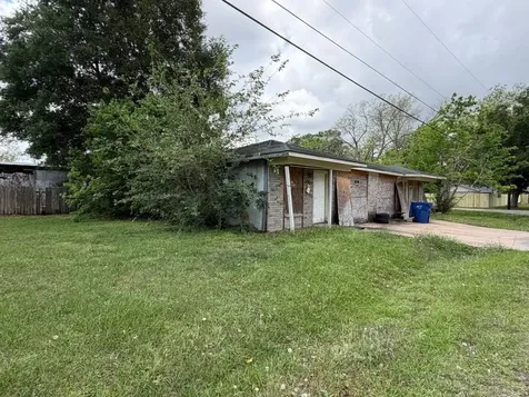 1300 Lois Street Bay City TX 77414