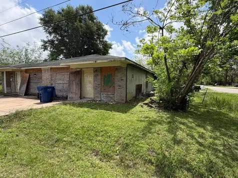 1300 Lois Street Bay City TX 77414