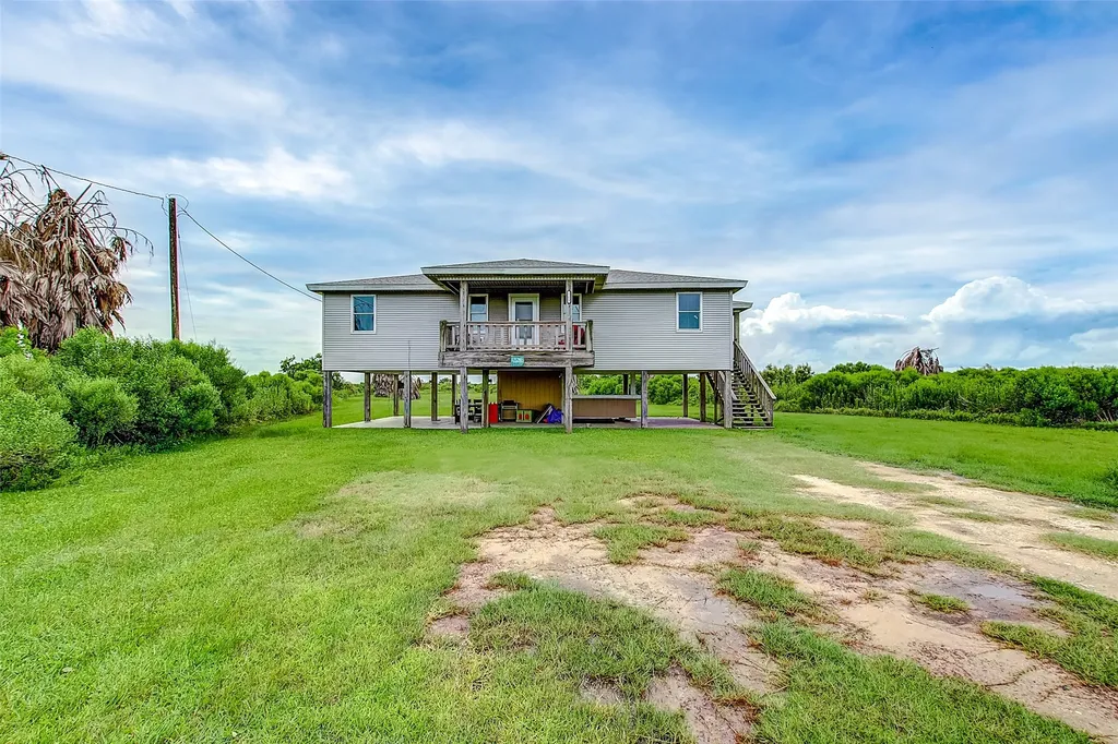 3253 Highway 87 Crystal Beach TX 77650