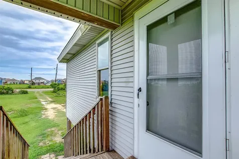 3253 Highway 87 Crystal Beach TX 77650