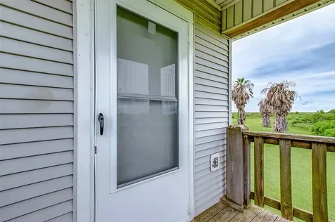 3253 Highway 87 Crystal Beach TX 77650
