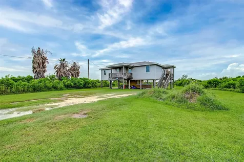 3253 Highway 87 Crystal Beach TX 77650