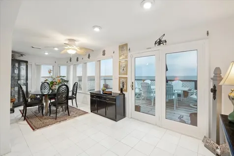 251 Isles End Road Tiki Island TX 77554