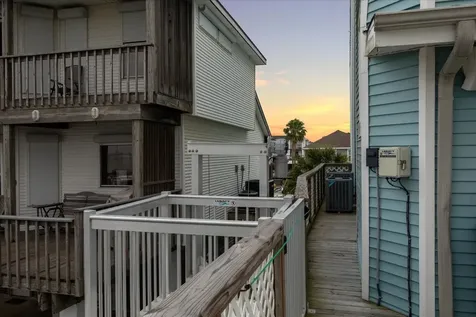 251 Isles End Road Tiki Island TX 77554