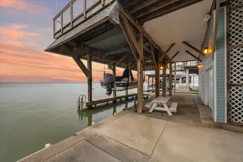 251 Isles End Road Tiki Island TX 77554