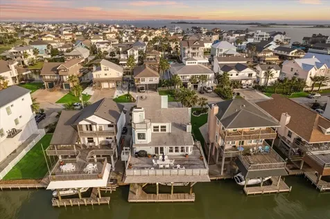 251 Isles End Road Tiki Island TX 77554