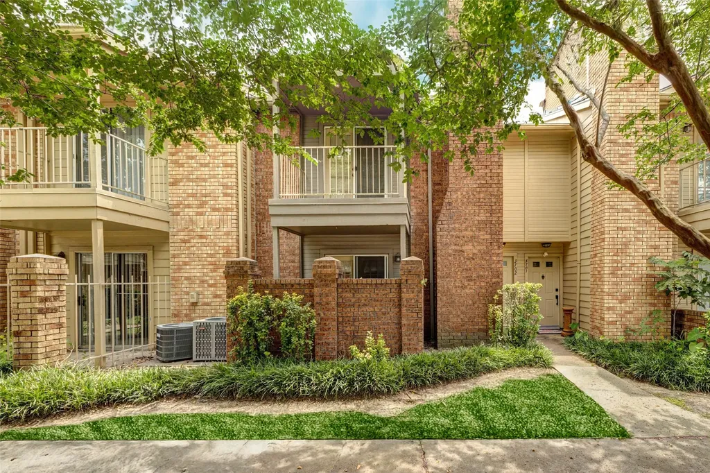 11201 Lynbrook Drive 3702 Houston TX 77042