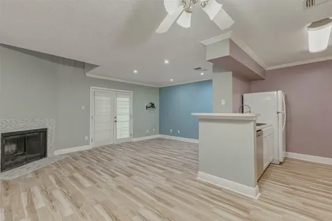 11201 Lynbrook Drive 3702 Houston TX 77042