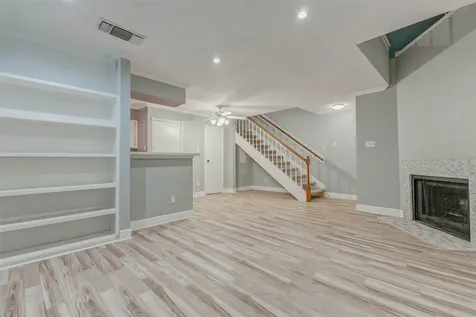 11201 Lynbrook Drive 3702 Houston TX 77042