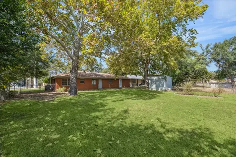 2107 Wayside Drive Brenham TX 77833
