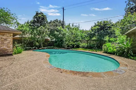 5251 Birdwood Road Houston TX 77096