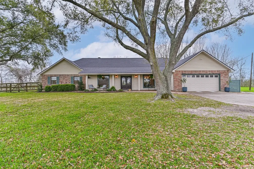 1916 Lundy Lane Friendswood TX 77546