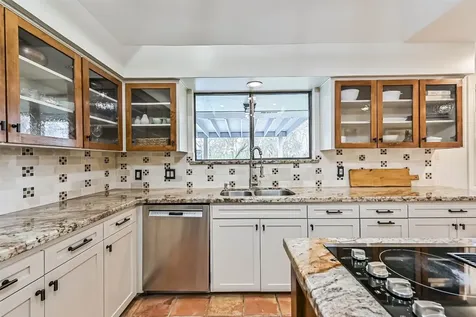 1916 Lundy Lane Friendswood TX 77546