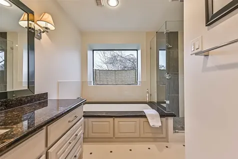 1916 Lundy Lane Friendswood TX 77546