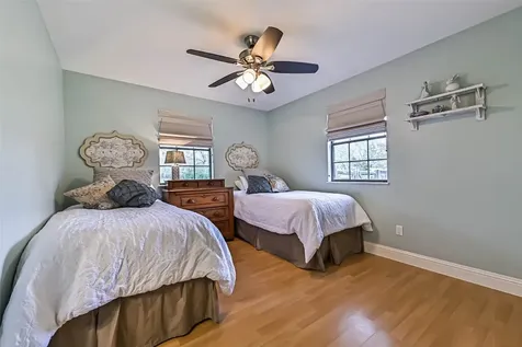 1916 Lundy Lane Friendswood TX 77546