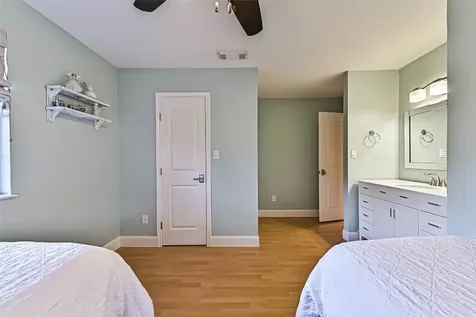 1916 Lundy Lane Friendswood TX 77546