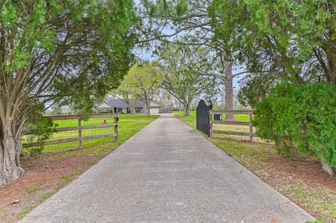 1916 Lundy Lane Friendswood TX 77546