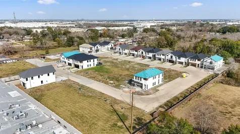 615 Rolling Oaks Stafford TX 77477
