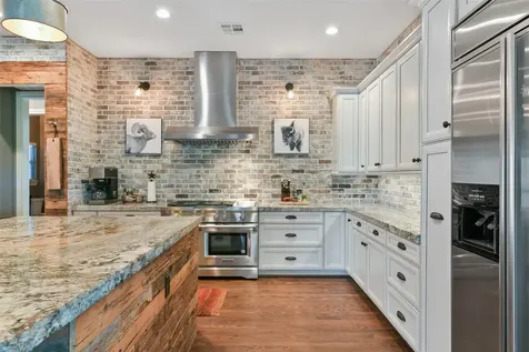1913 Lundy Lane Friendswood TX 77546