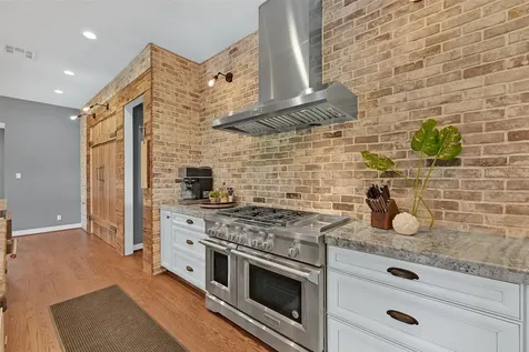 1913 Lundy Lane Friendswood TX 77546