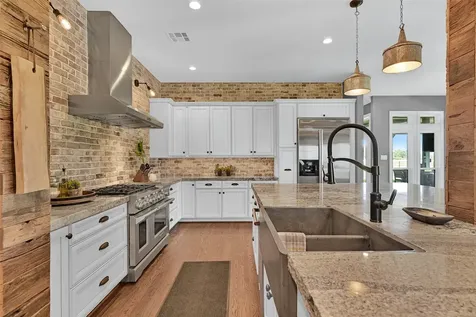 1913 Lundy Lane Friendswood TX 77546