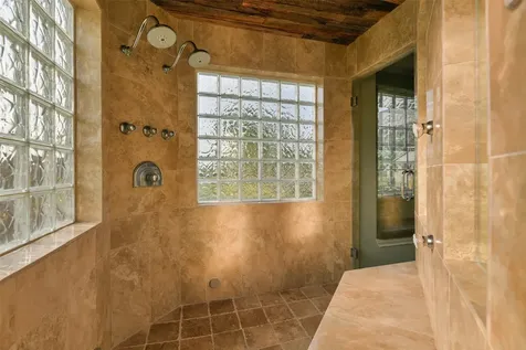 1913 Lundy Lane Friendswood TX 77546