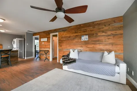 1913 Lundy Lane Friendswood TX 77546