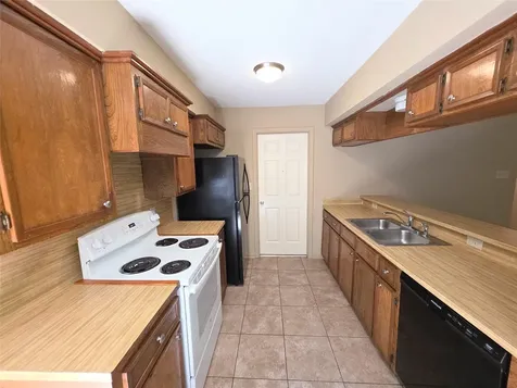 1614 Hazelwood Street B Conroe TX 77301