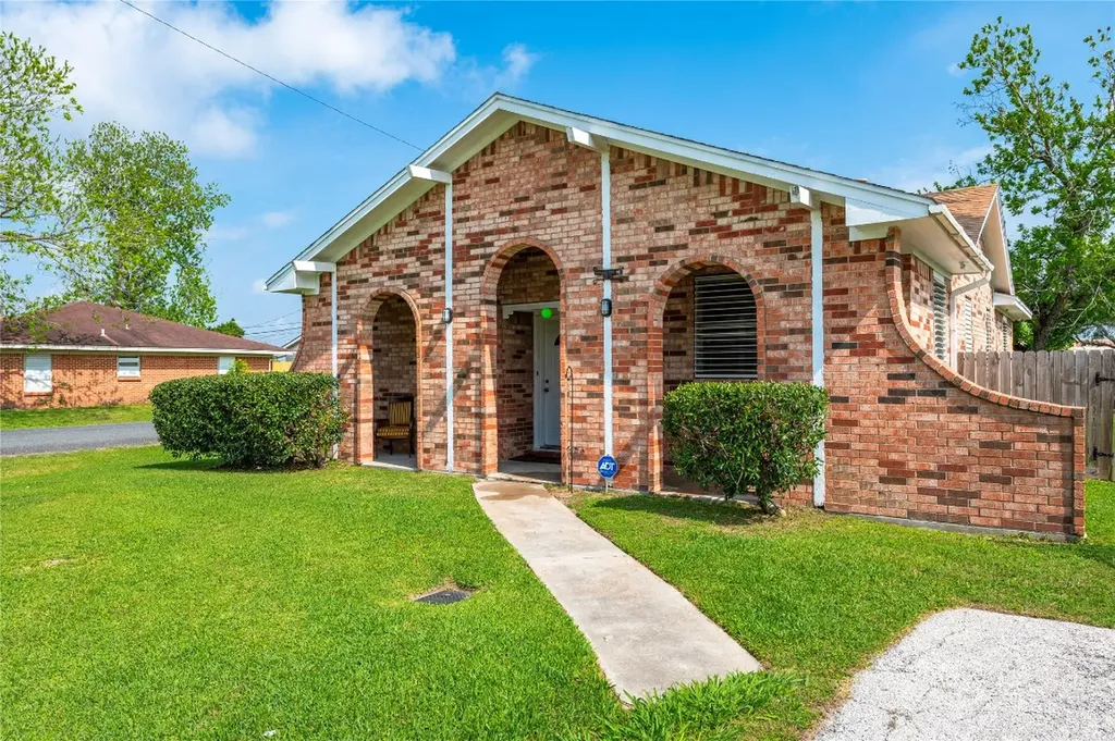 6918 Woodrow Street Texas City TX 77591
