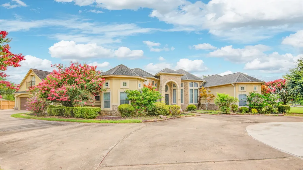 101 Rosewood Street Lake Jackson TX 77566