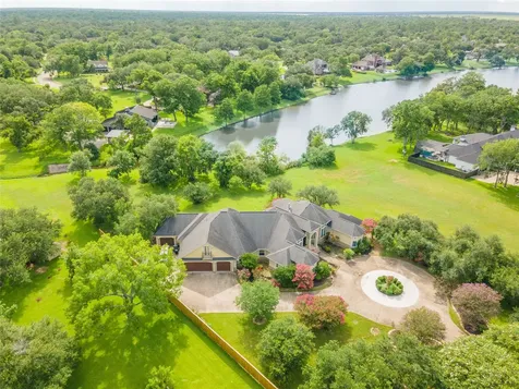 101 Rosewood Street Lake Jackson TX 77566