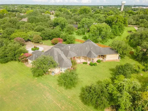 101 Rosewood Street Lake Jackson TX 77566