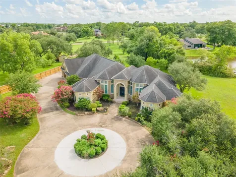 101 Rosewood Street Lake Jackson TX 77566