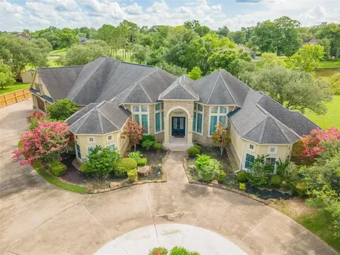 101 Rosewood Street Lake Jackson TX 77566