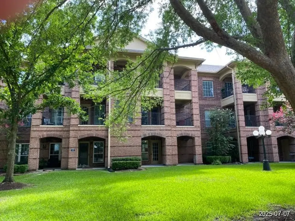 2815 Kings Crossing Drive 104 Houston TX 77345
