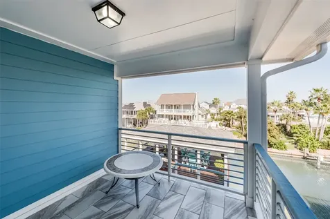 936 Long Reach Drive Tiki Island TX 77554