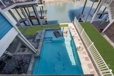936 Long Reach Drive Tiki Island TX 77554
