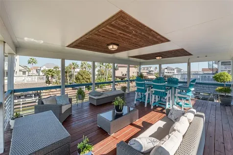936 Long Reach Drive Tiki Island TX 77554