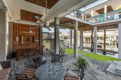 936 Long Reach Drive Tiki Island TX 77554