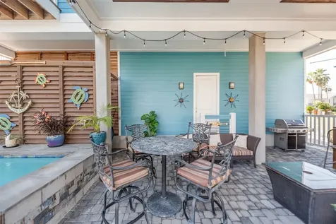 936 Long Reach Drive Tiki Island TX 77554