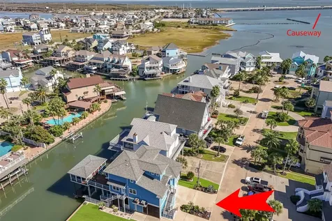 936 Long Reach Drive Tiki Island TX 77554