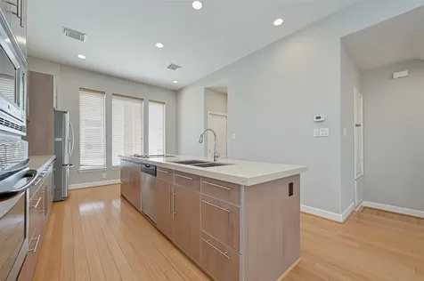 2748 Clay Street Houston TX 77003