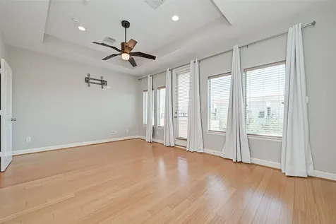 2748 Clay Street Houston TX 77003