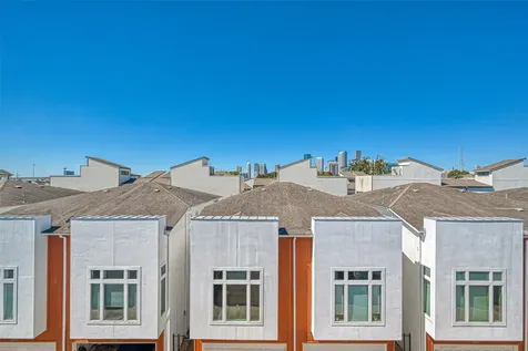 2748 Clay Street Houston TX 77003
