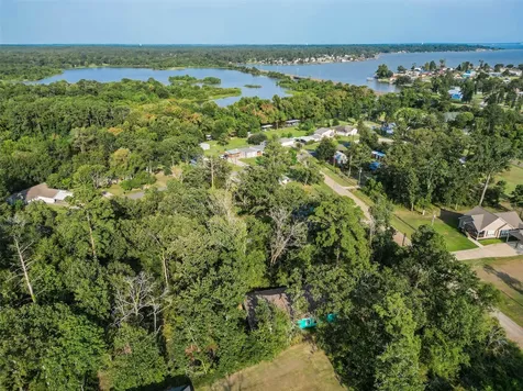 182 Yaupon Creek Onalaska TX 77360