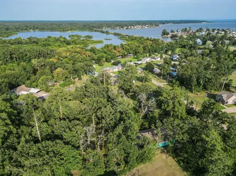 182 Yaupon Creek Onalaska TX 77360